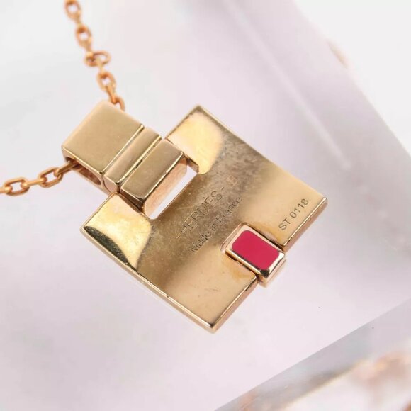 HERMES Irene H Motif Red Lacquered Gold Pendant - Picture 3 of 12